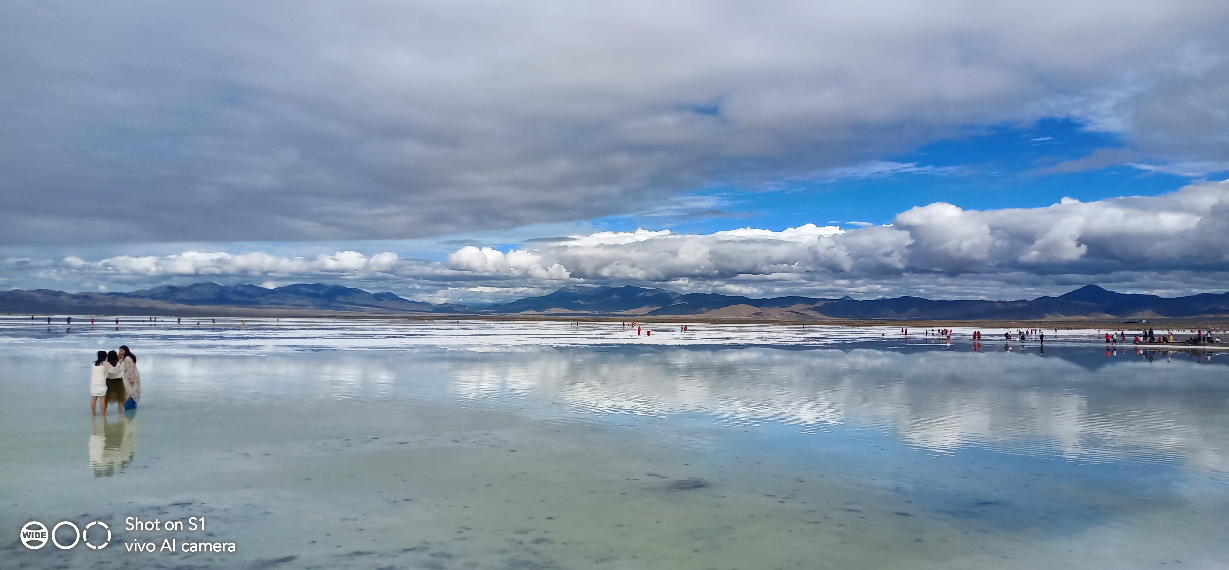 一个纯净如天堂盐湖,被称为天空之境茶卡盐湖!